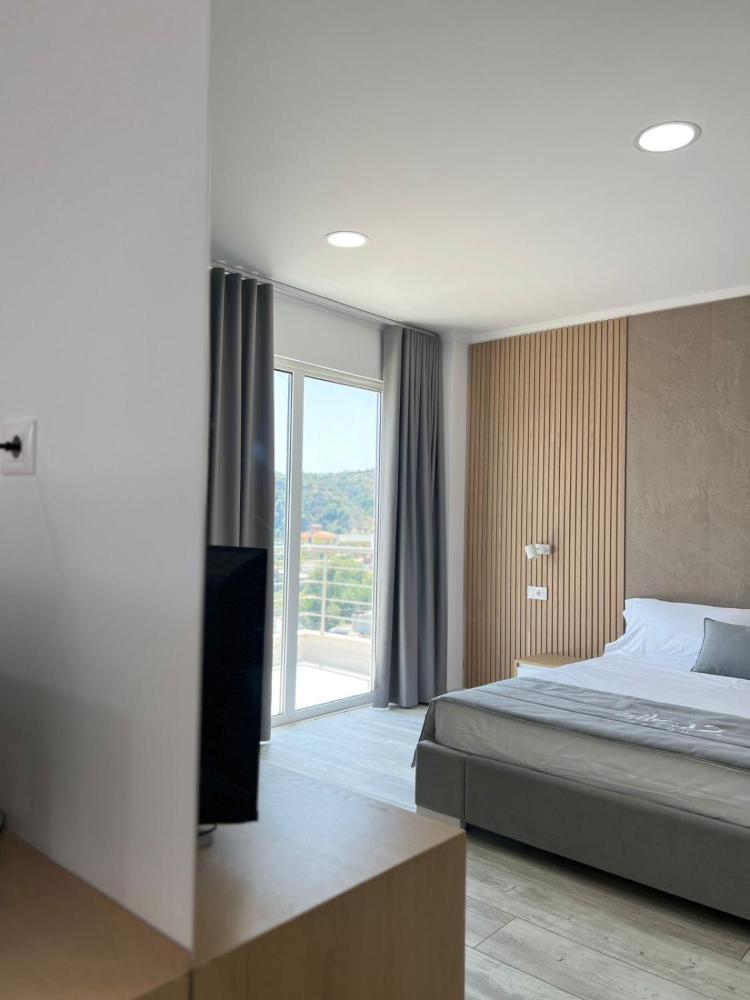 Deluxe Double Room with Balcony and Sea View